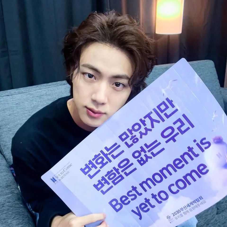 防彈Jin終於退伍了！隊長RM吹薩克斯風慶祝，睽違1年半BTS全員7人終於合體！-12