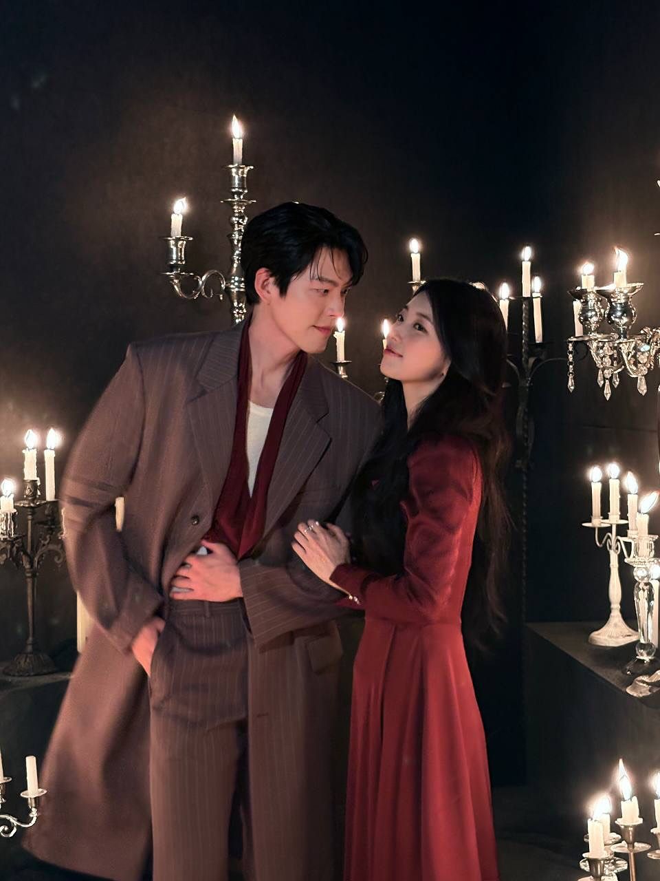 《許願吧，精靈》秀智演活瘋批美人！逆天美貌的7個「美肌瘦身秘訣」，自創洗臉法、企鵝運動韓妞都在做！-11