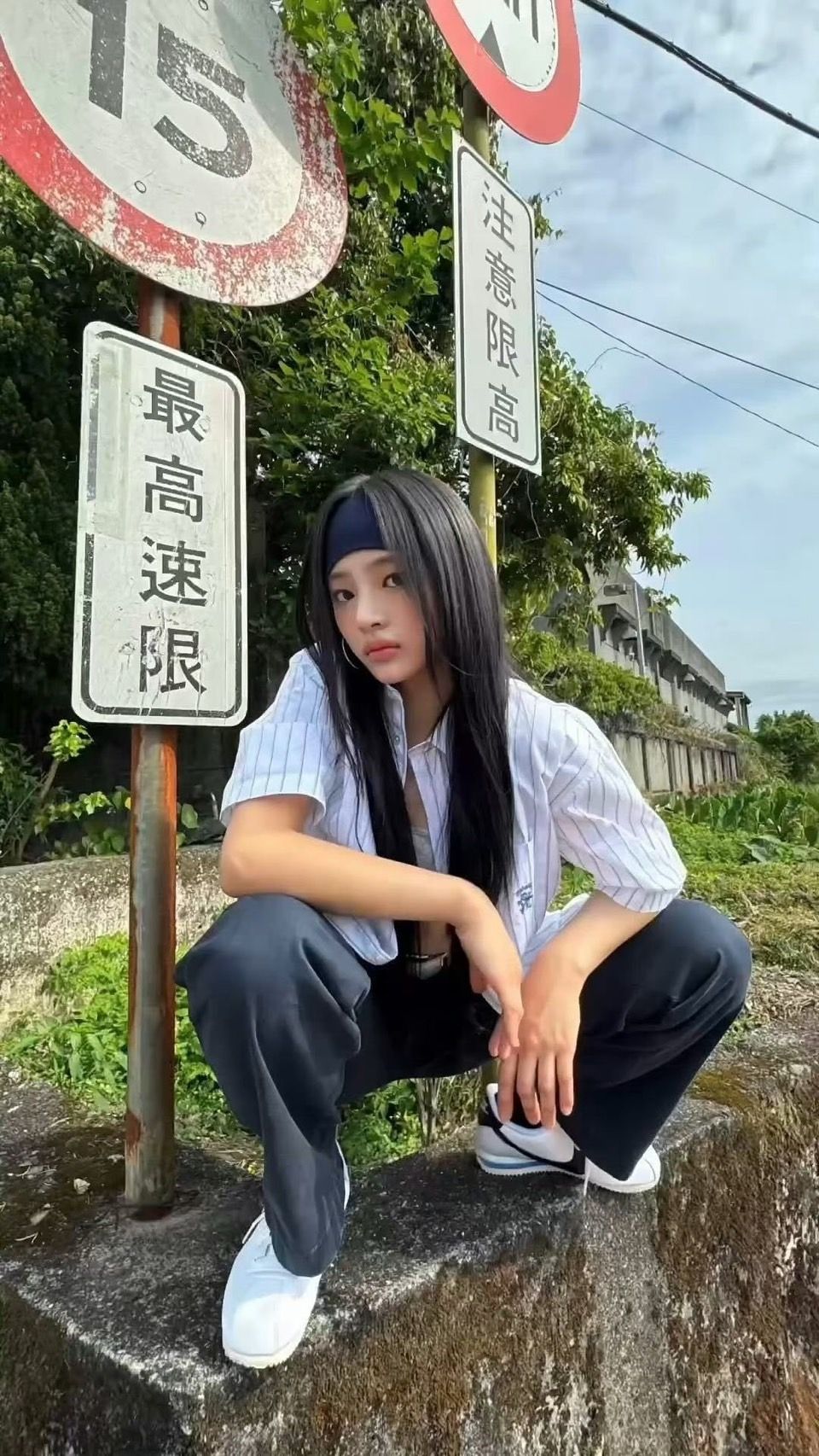 NewJeans來台灣「在馬路邊」也能拍出奇蹟美照？！網友：差點認不出來這是台北水溝蓋！-9