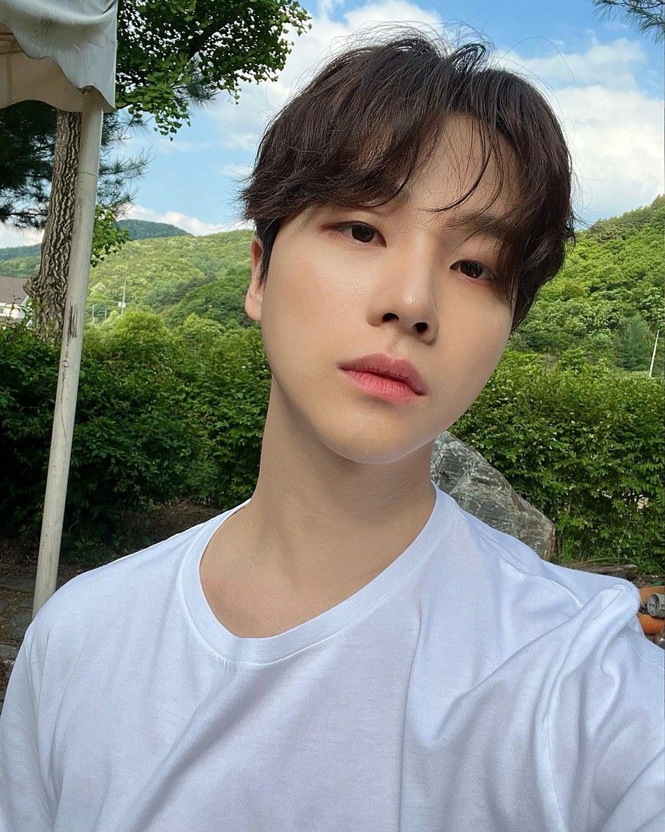 8位身高不到170公分的小個子韓國男偶像！「小巨人」WOOZI、HAN有魅力到讓人忘了身高！-12