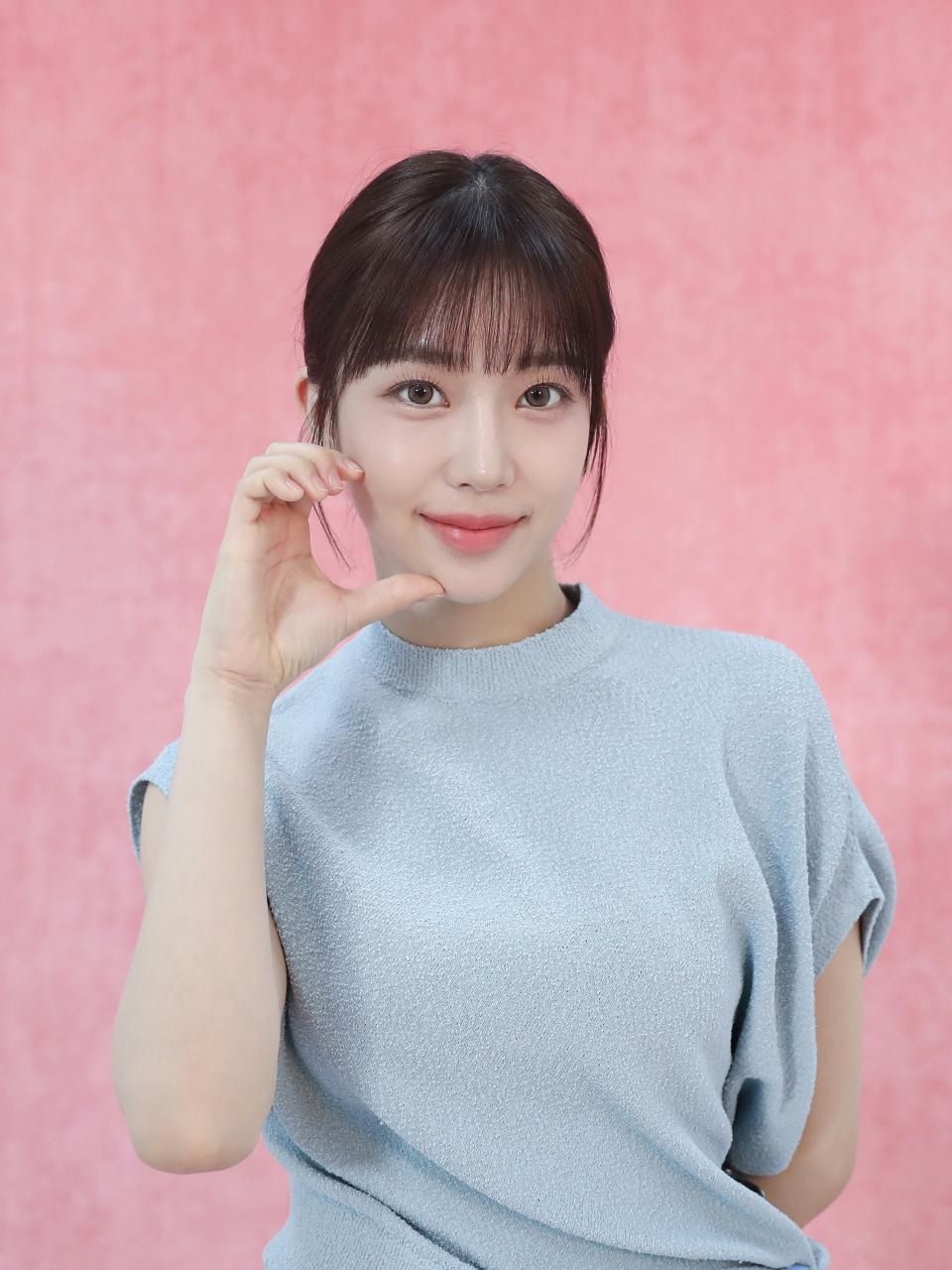 韓網熱議6位擁有「主播相」的女偶像！海嫄、安俞真都上榜，Minji穿正裝看起來超專業-4