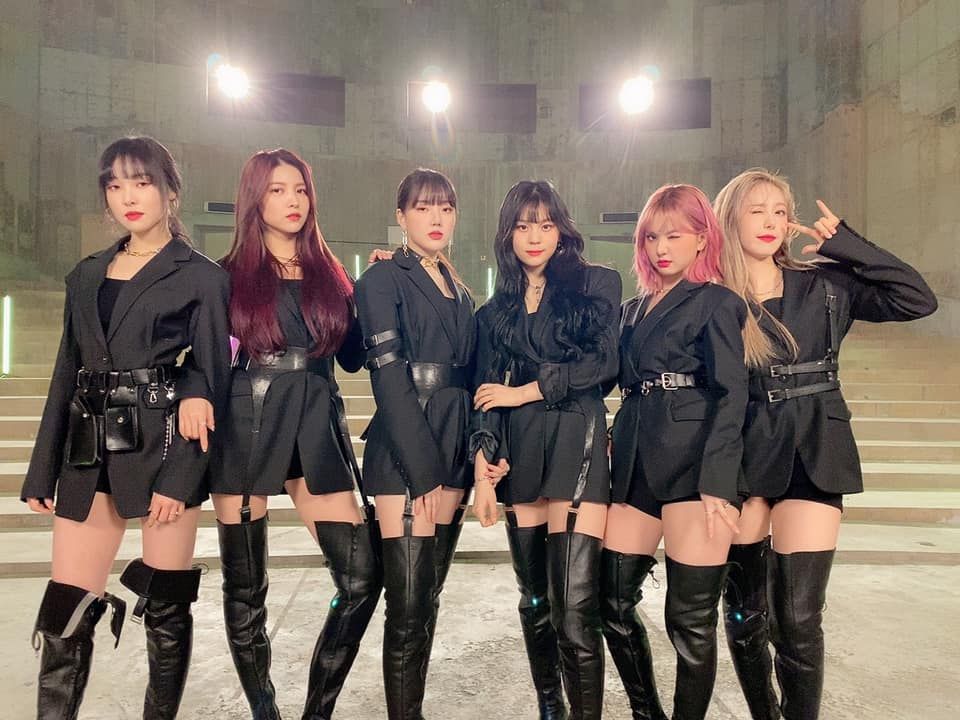 韓網熱議6組超帥的KPOP女團軍裝舞台造型！(G)I-DLE又帥又性感，LE SSERAFIM舞台魅力超殺！-8