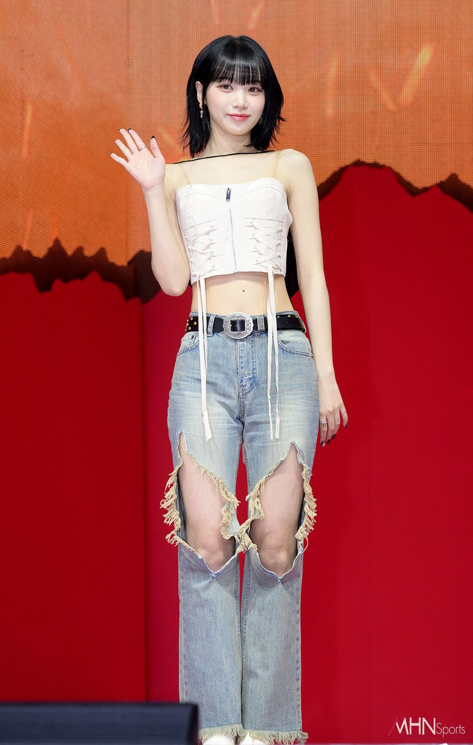 韓網熱議7位腰線超好看的KPOP女偶像！Yuna、Jennie腰臀比例太完美，張員瑛腹肌超驚人！-7