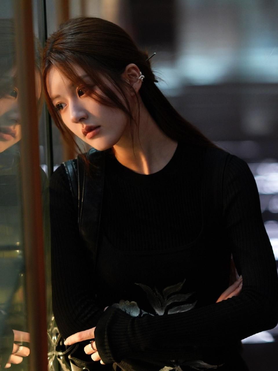 趙露思《許我耀眼》劇情看點+角色介紹！70套造型美翻掀網友狂搜同款，冷凍＋零宣傳開播口碑熱度雙爆！-16