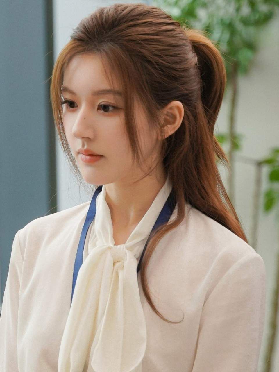 趙露思《許我耀眼》劇情看點+角色介紹！70套造型美翻掀網友狂搜同款，冷凍＋零宣傳開播口碑熱度雙爆！-15