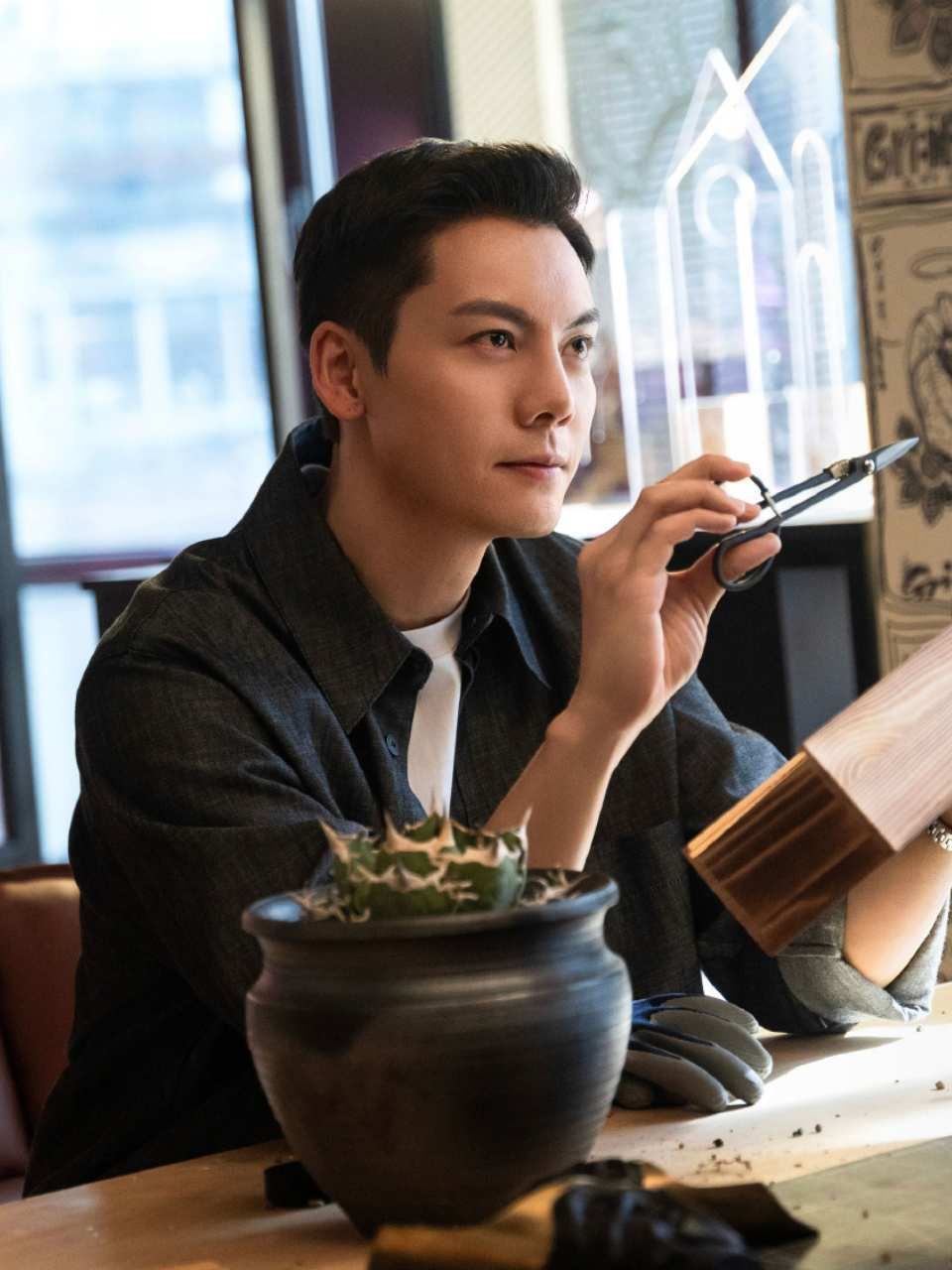 趙露思《許我耀眼》劇情看點+角色介紹！70套造型美翻掀網友狂搜同款，冷凍＋零宣傳開播口碑熱度雙爆！-7