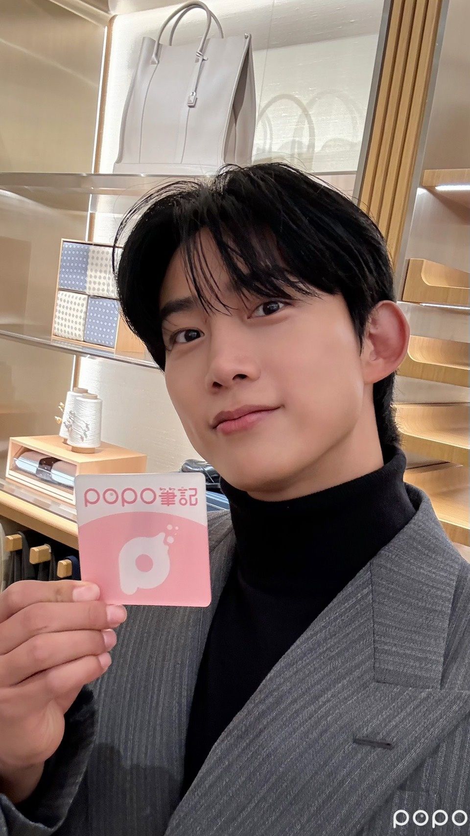 「元祖野獸」玉澤演本人超帥！降臨Loro Piana台北101活動！狂比愛心超寵粉、粉絲們幸福了！-2