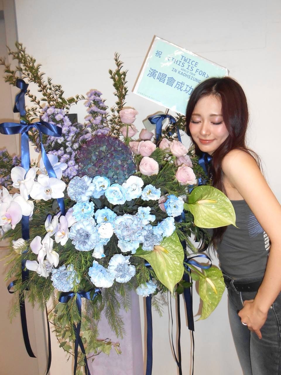 TWICE子瑜率先發文！狂曬多張幕後花絮照、高喊「回家真好」！釋出影片帽子更藏感動小巧思！-7