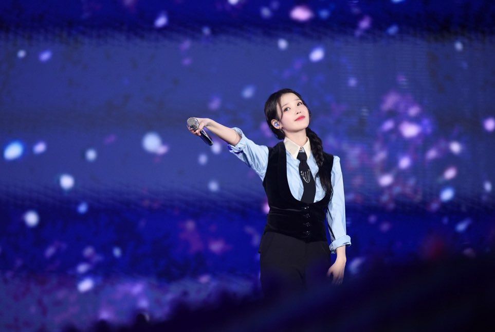 IU睽違4年台灣演唱會門票日期確定！人間仙女「舞台造型」回顧，準備好衝搶票了！-7