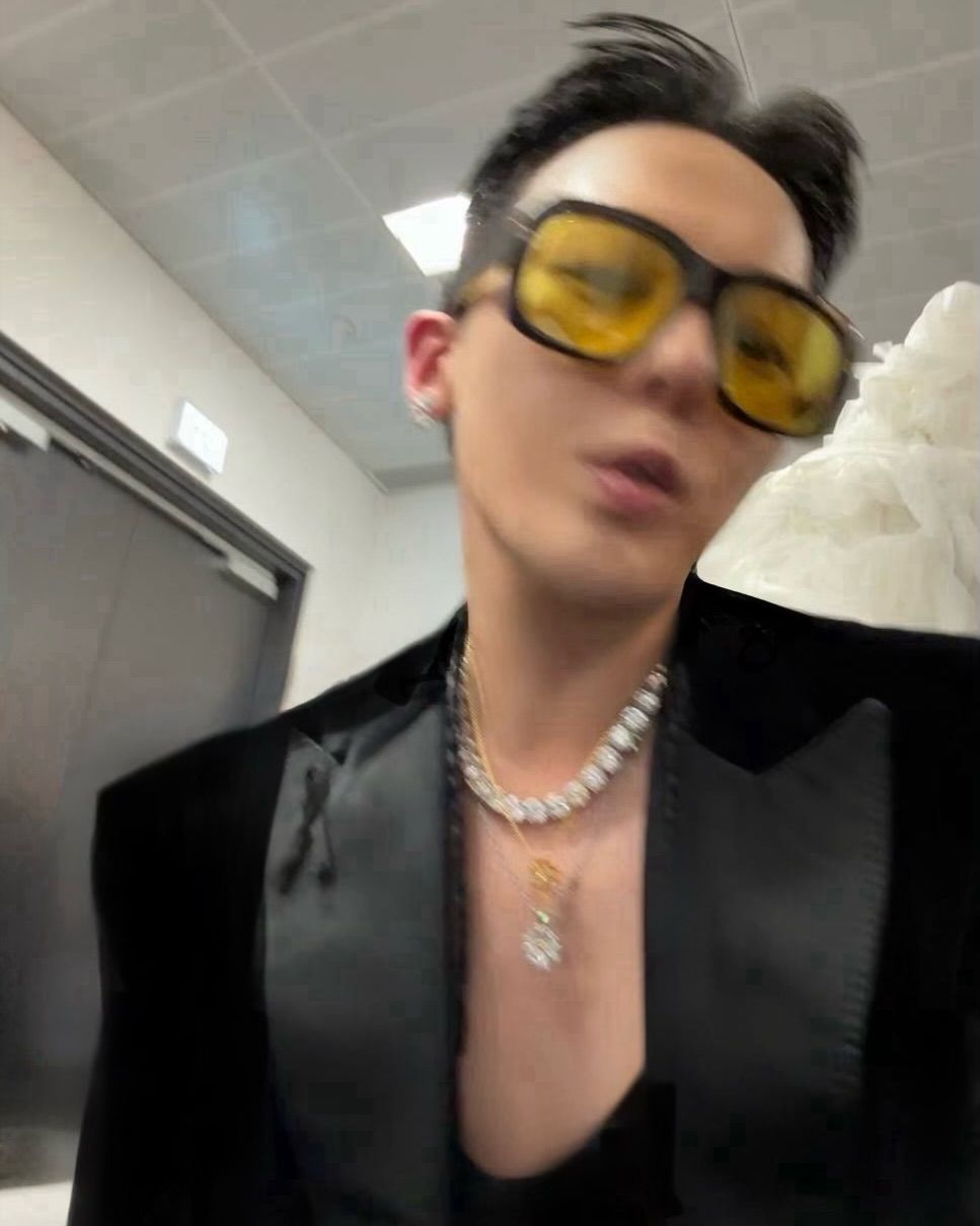 龍哥就是龍哥！GD權志龍「MAMA領獎西裝」來自Dolce&Gabbana！神級造型引爆全網討論-5