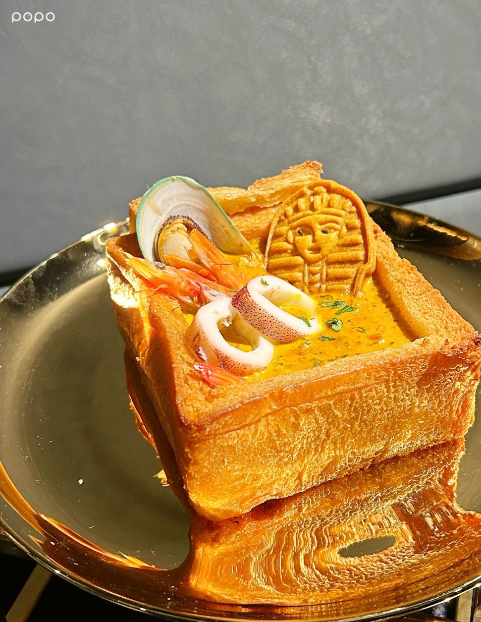 金色三麥推「法老的盛宴」主題餐點！「法老王海鮮棺材板」造型超吸睛、買還送精美燙金埃及卡牌！-4