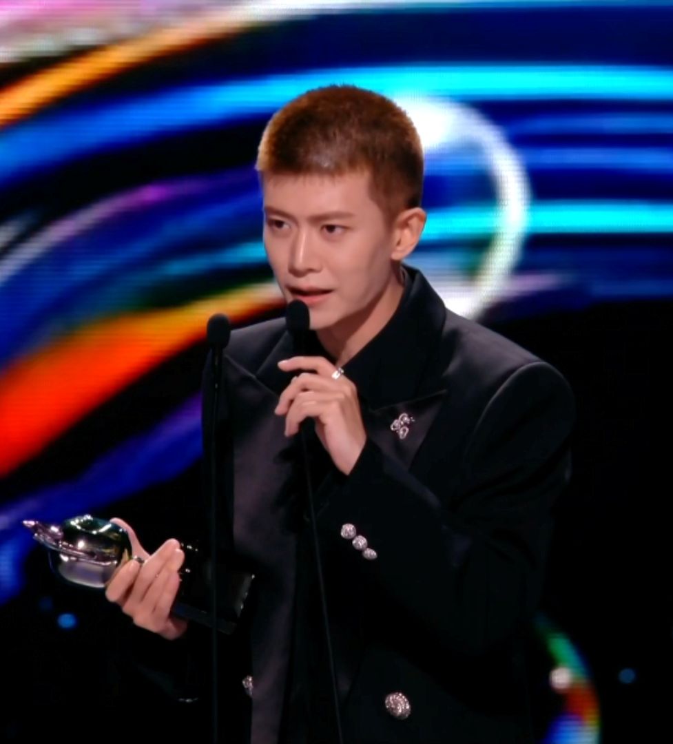 2025愛奇藝尖叫之夜得獎名單出爐！白鹿＆劉宇寧奪尖叫男女演員，任嘉倫拿下2026最矚目演員！-3