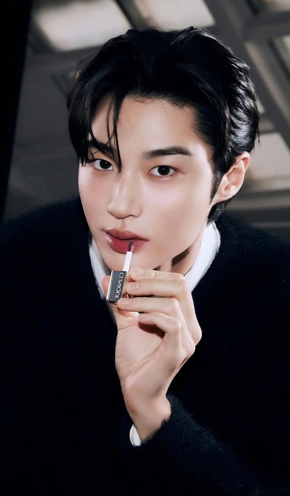 邊佑錫彩妝代言畫報出爐！倩碧全新「黑蜜漿果彩妝」神秘又濃郁的黑唇妝，男生也能這麼媚！-9
