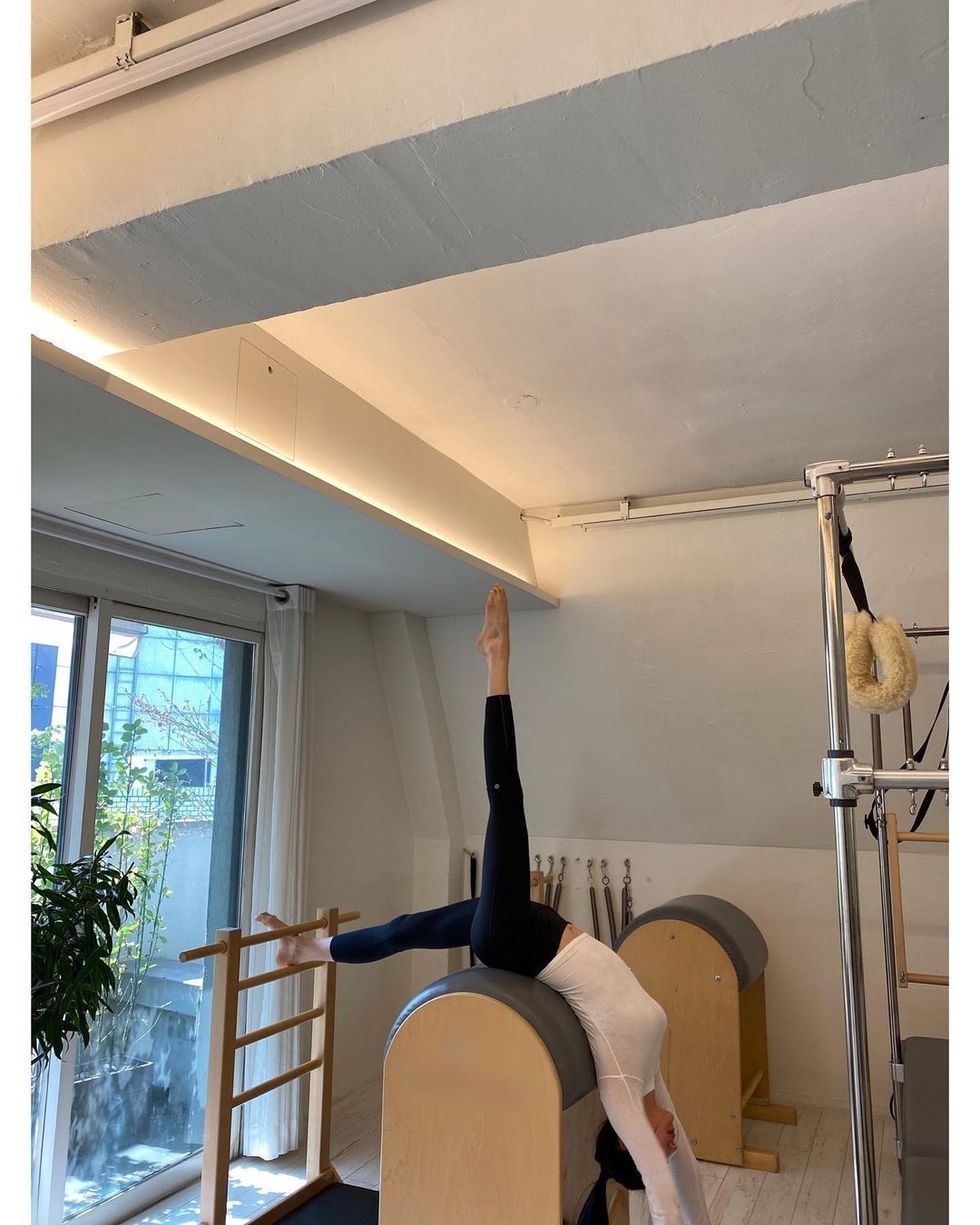 皮拉提斯好身材韓星盤點！張員瑛、Jennie露腿必上熱搜，Jisoo巨型戶外廣告、腿美到引話題！-21