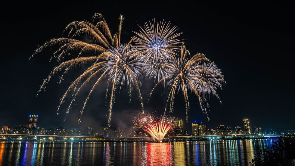 2024大稻埕煙火秀來了！四場煙火秀時間、五個最佳觀賞點一次看！不用人擠人也能拍美照！-8