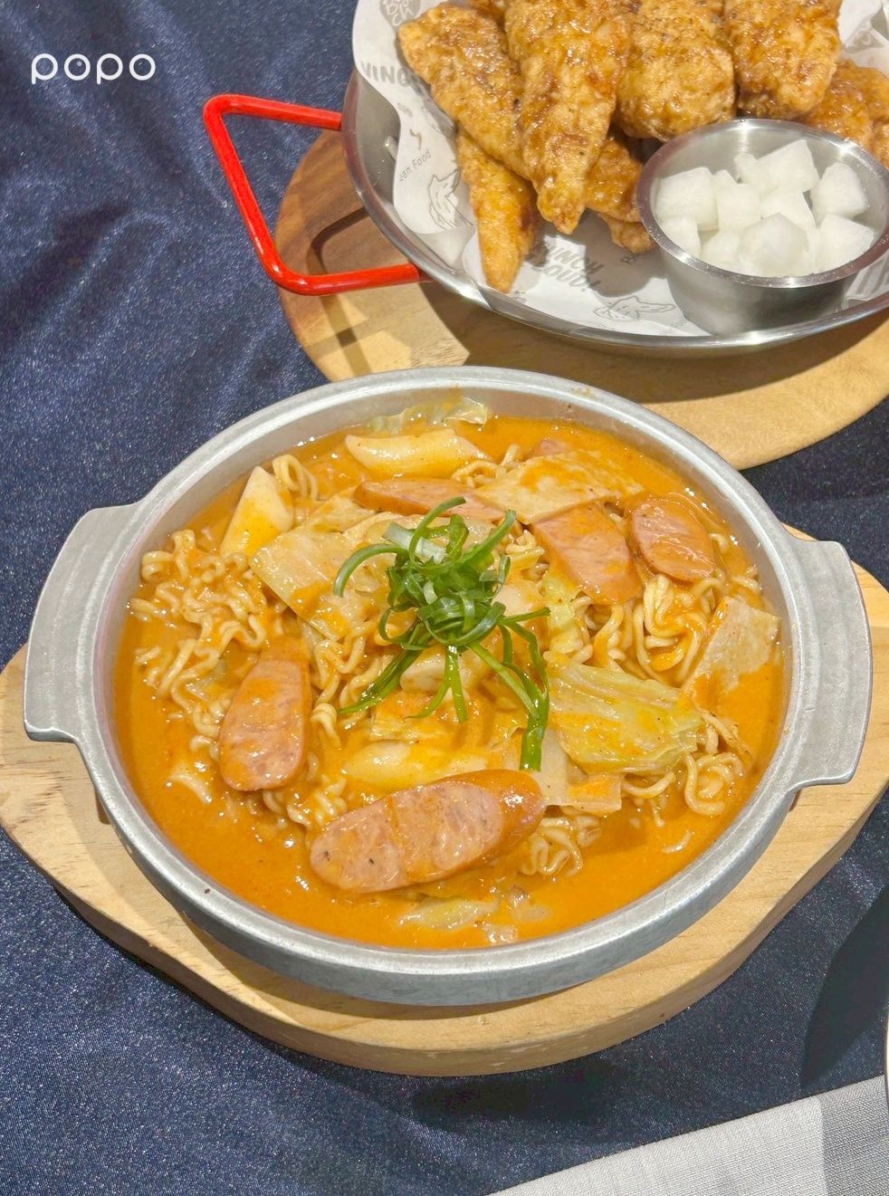 本村炸雞新菜色登場！「粉紅醬玫瑰拉麵&黑嚕炸醬麵」太欠吃、蜂蜜胡椒炸雞也是必點！-3