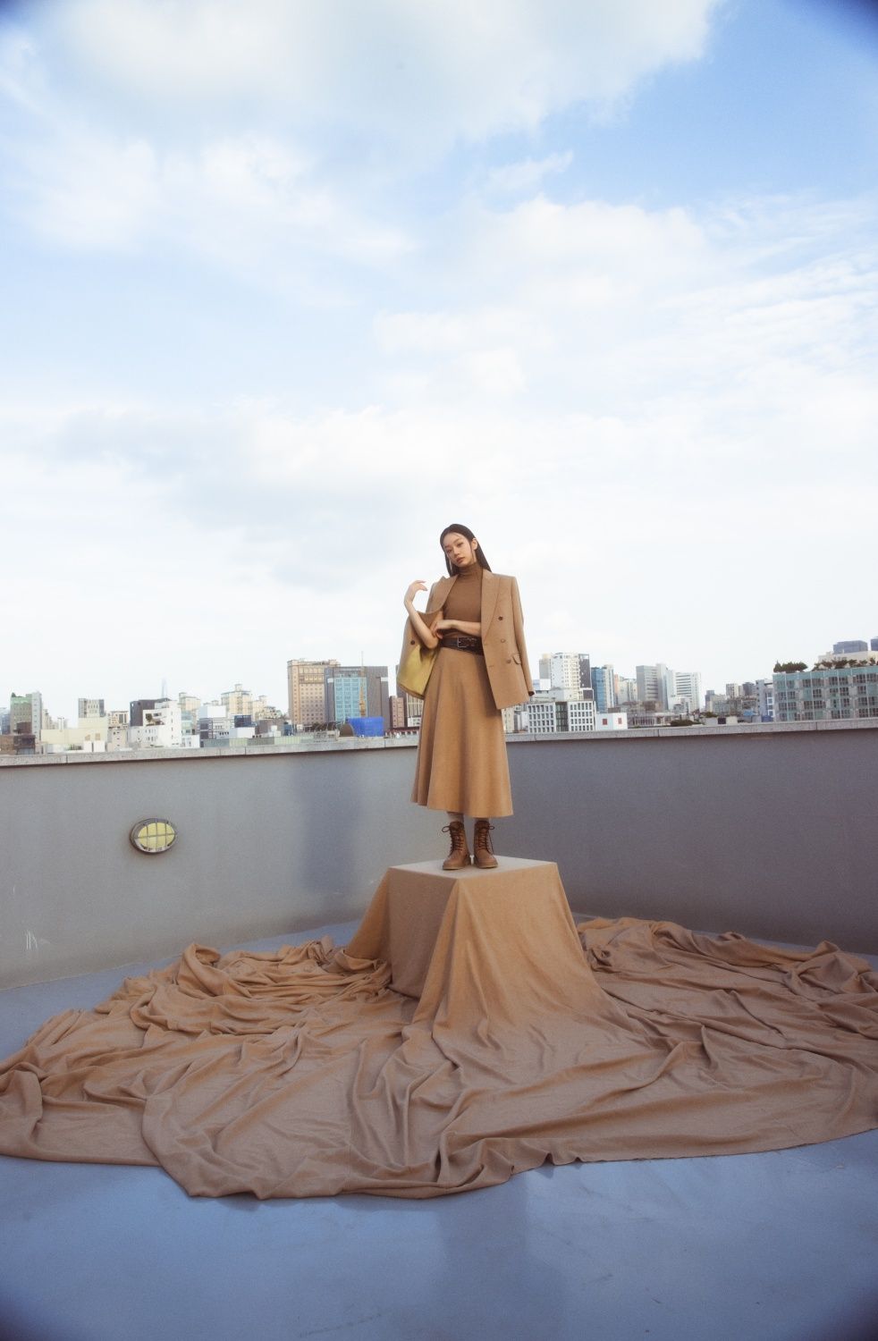 《善意的競爭》李惠利出發台灣！明天降臨Max Mara微風南山！機場造型完美駕馭經典大衣！-9