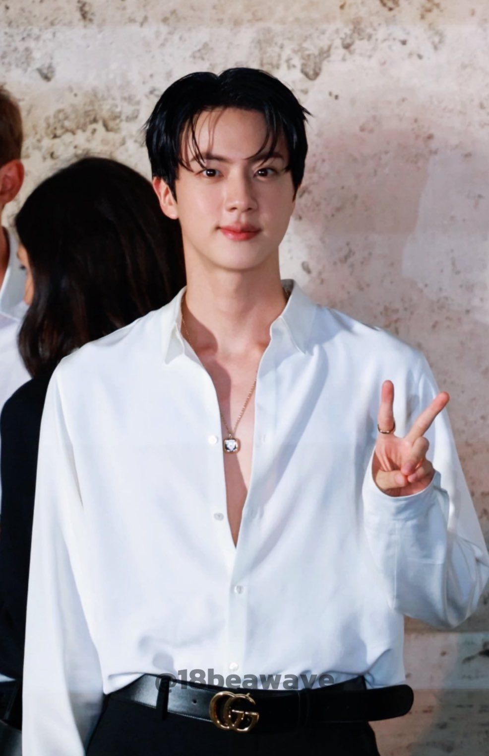 韓網熱議6位肩膀最性感的男偶像！珉奎「男友力」爆棚，元彬、Jin「肩膀流氓」全上榜！-9