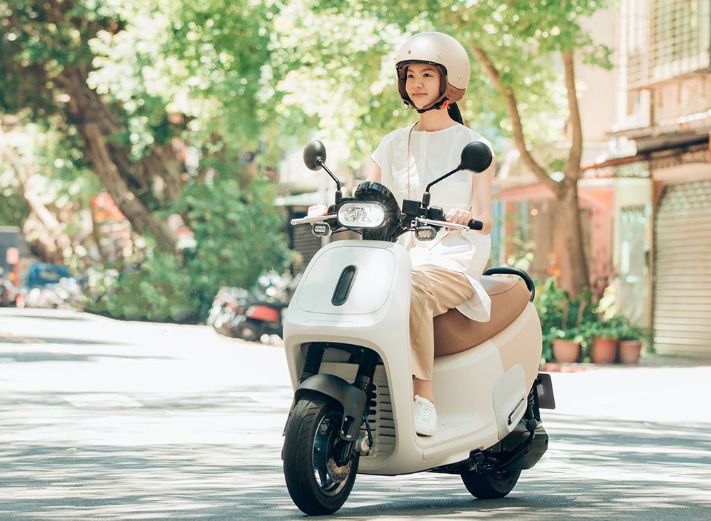 2025最新3款適合女生機車推薦！Gogoro無印良品聯名奶茶色機車美翻、SYM「這台」脆友都激推！-12
