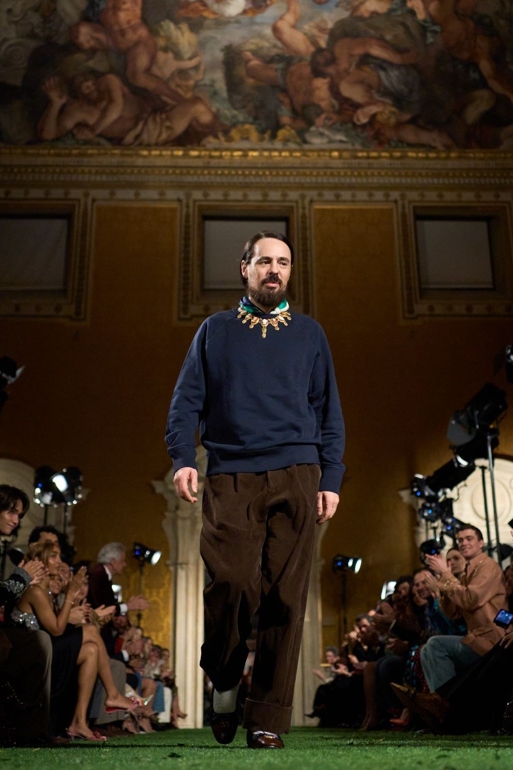 女神齊聚Valentino 2026秋冬大秀！《家母螳螂》高賢廷、泰星Freen都來了！手拎包包是接下來爆款！-7